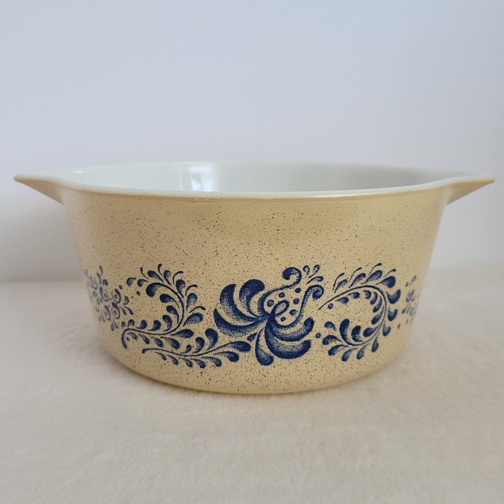 PYREX Cinderella Casserole Bowl | Homestead Pattern